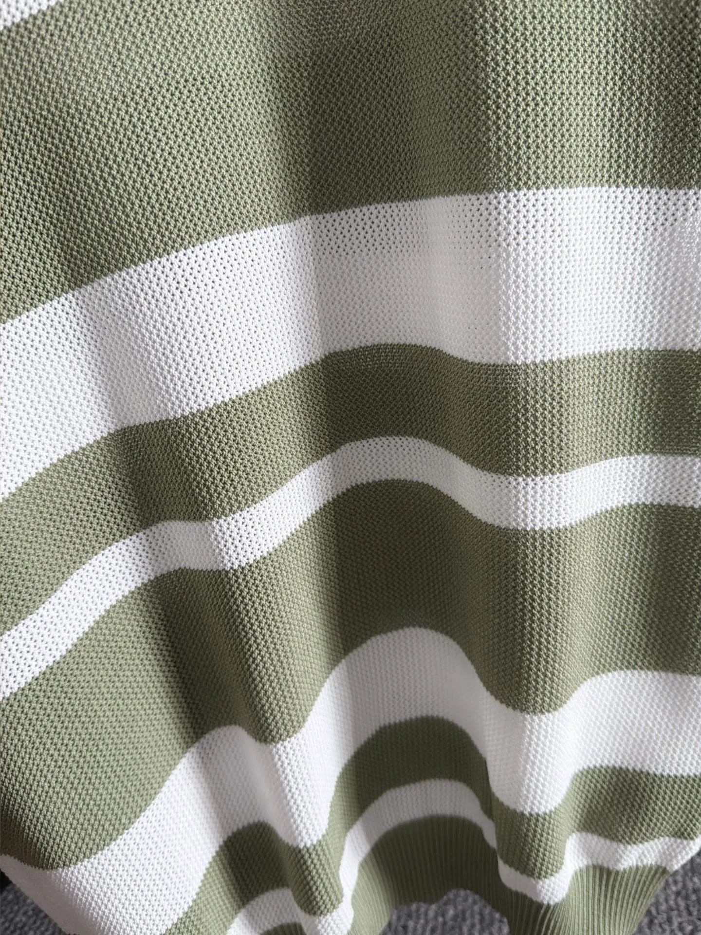 LP high quality Loro Piana 26ss New Arrival men's short-sleeved T-shirt. Made of combed cotton yarn knitted cotton fabric, no pressure when entering and exiting the counter. Exclusive control of raw materials. It feels substantial when weighed, and the upper body is more textured than ordinary T-shirts. This texture can handle the weather easily and is suitable for both hot and cold! Loose fit design, looks noble. The only correct version is available Size: M to 3XL